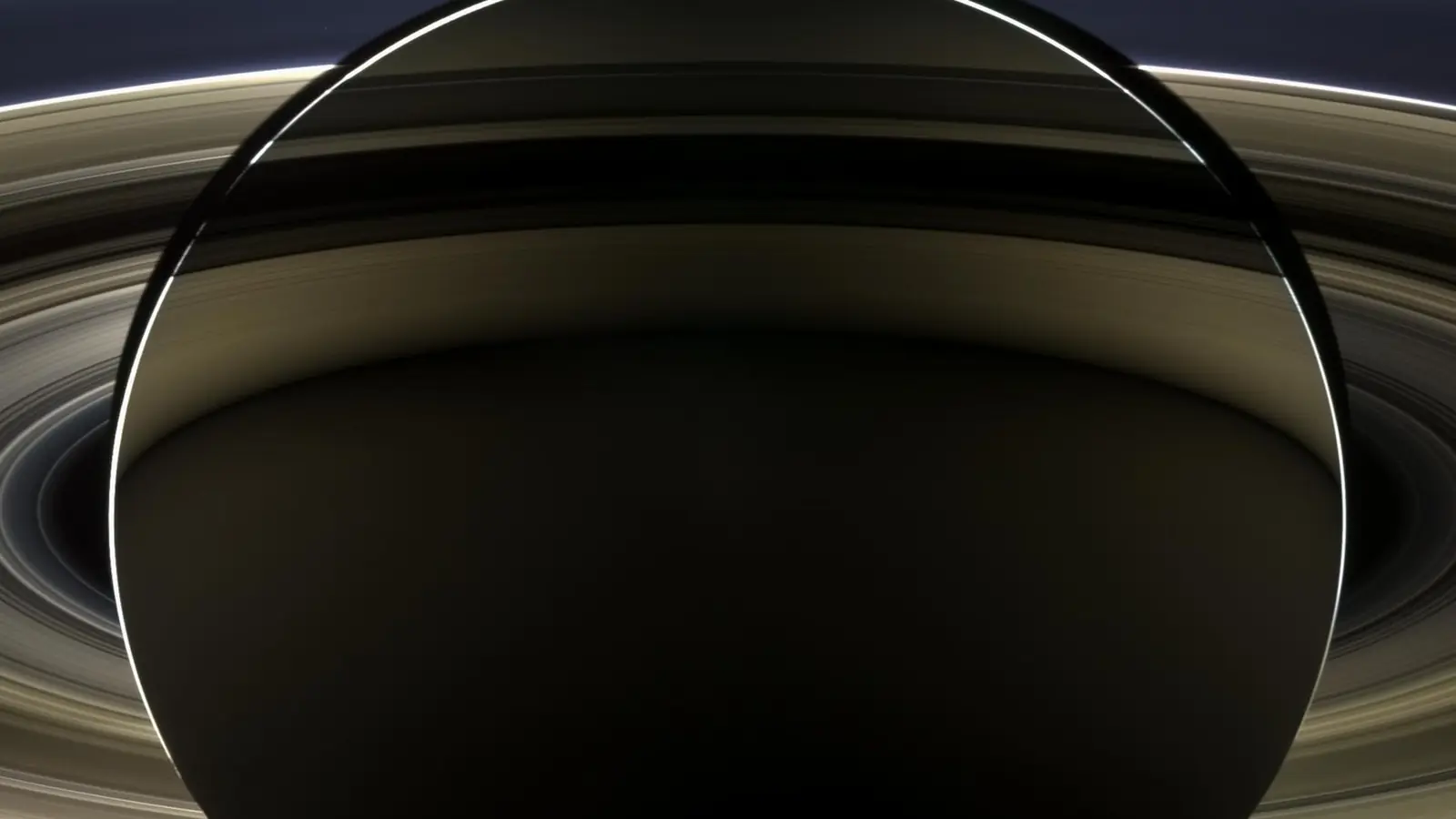 Saturne en contre-jour (Cassini)